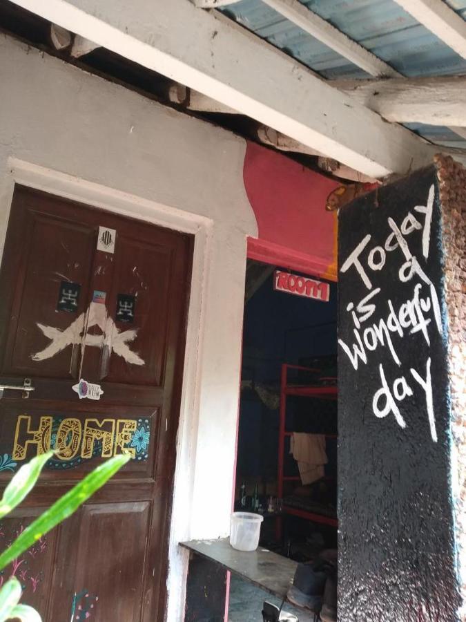 Hippie Hostel 안주나 외부 사진