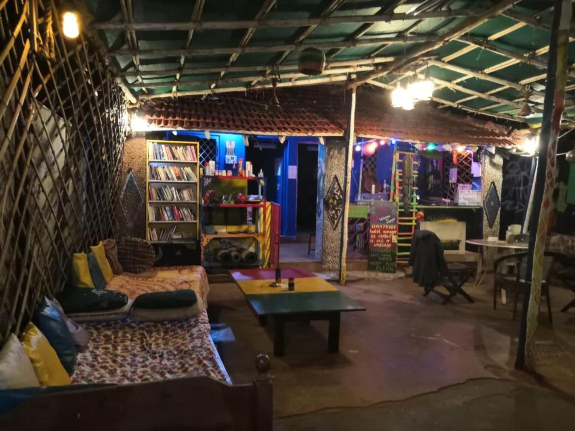 Hippie Hostel 안주나 외부 사진